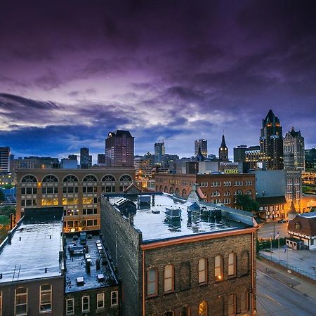 Frontdesk Maxwell Lofts Milwaukee Walker'S Pointアパートメント エクステリア 写真