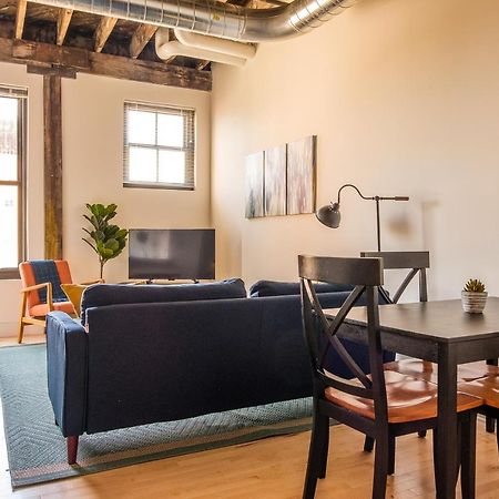 Frontdesk Maxwell Lofts Milwaukee Walker'S Pointアパートメント エクステリア 写真