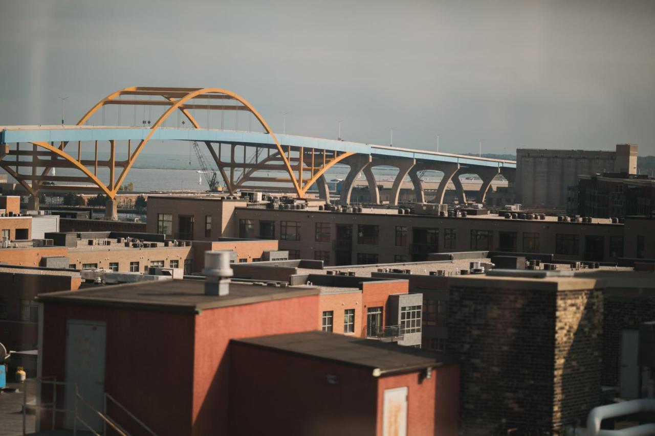 Frontdesk Maxwell Lofts Milwaukee Walker'S Pointアパートメント エクステリア 写真