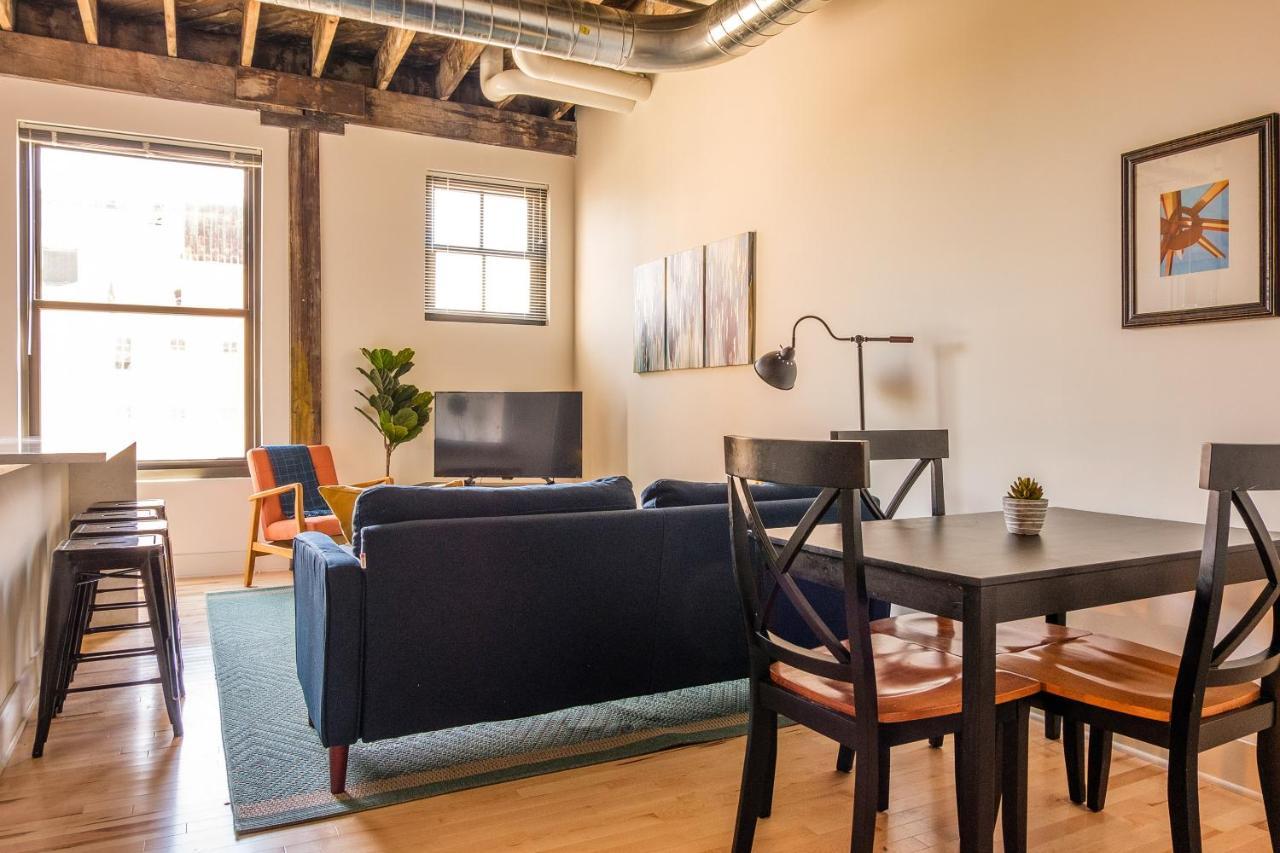 Frontdesk Maxwell Lofts Milwaukee Walker'S Pointアパートメント エクステリア 写真